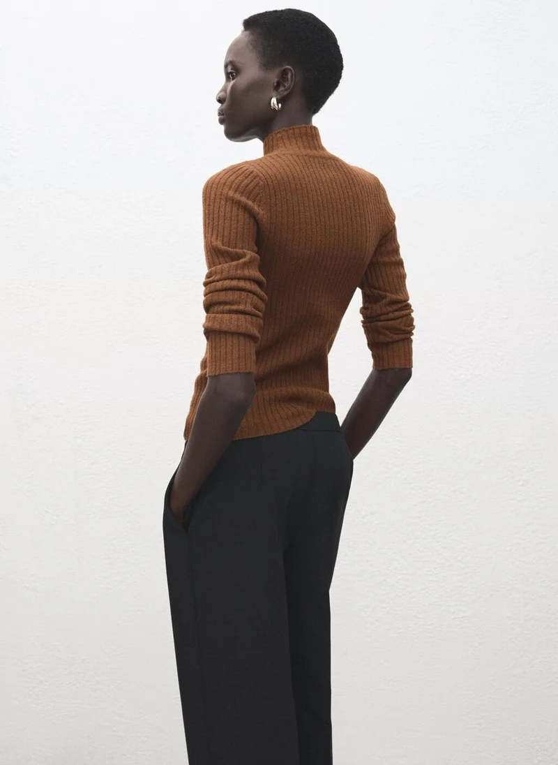 مانجو Fitted sweater with perkins neck